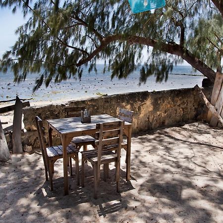 Cemara Beachfront Suite Mondu Εξωτερικό φωτογραφία