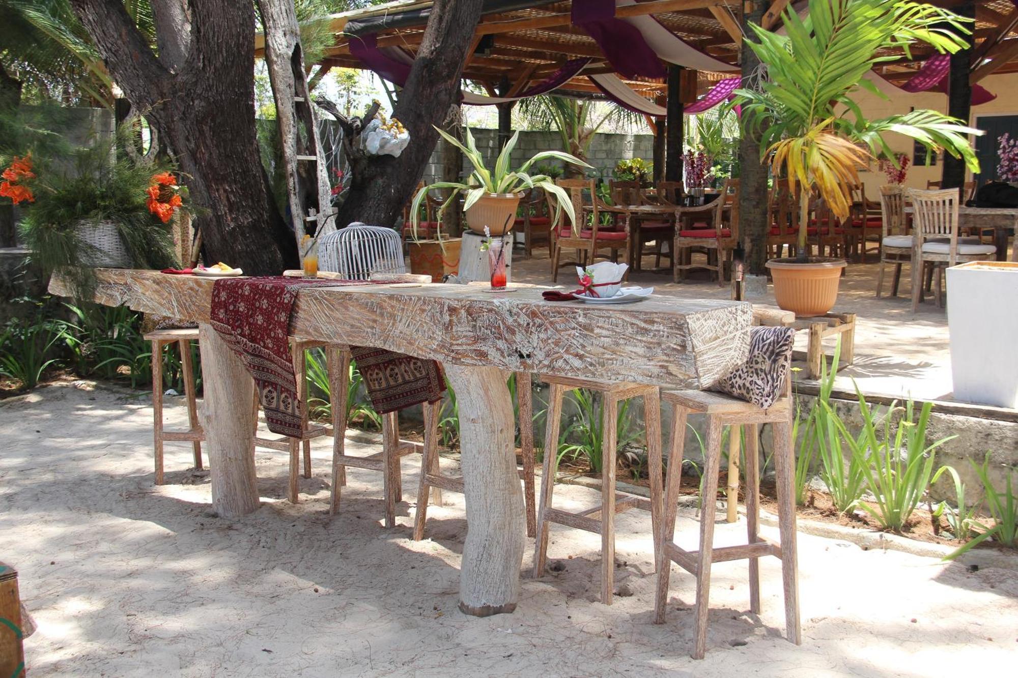 Cemara Beachfront Suite Mondu Εξωτερικό φωτογραφία