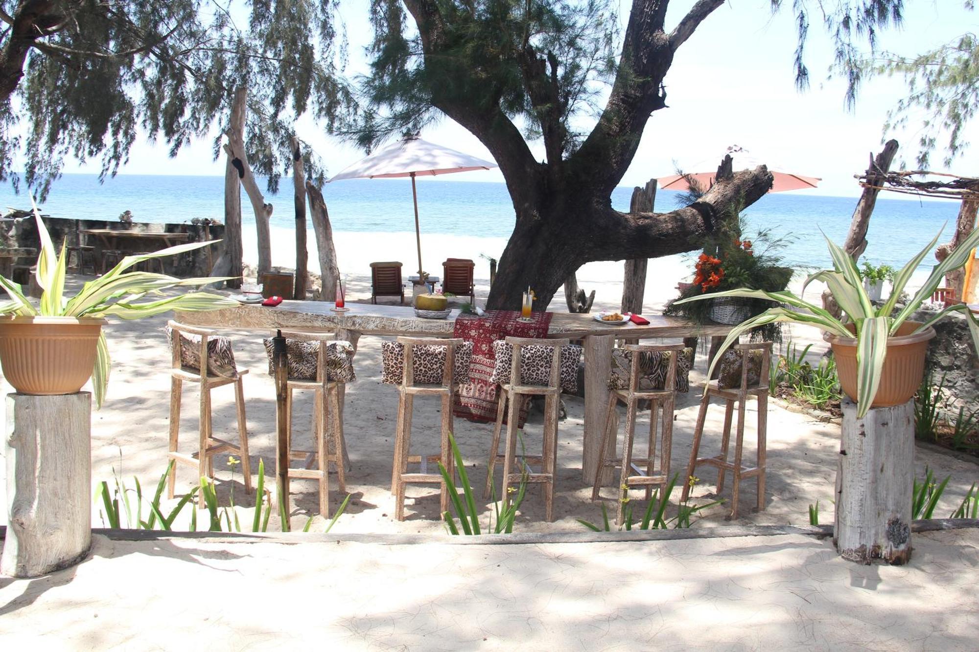 Cemara Beachfront Suite Mondu Εξωτερικό φωτογραφία