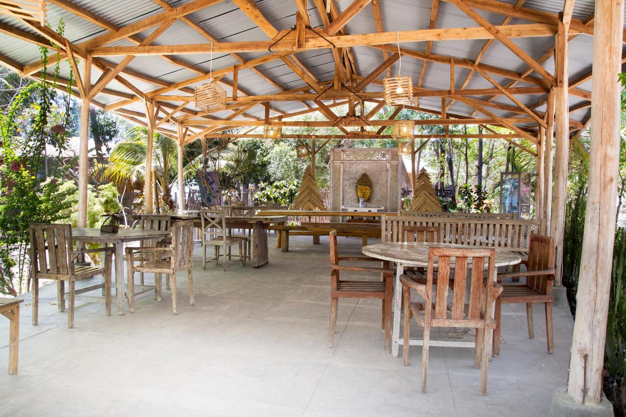 Cemara Beachfront Suite Mondu Εξωτερικό φωτογραφία