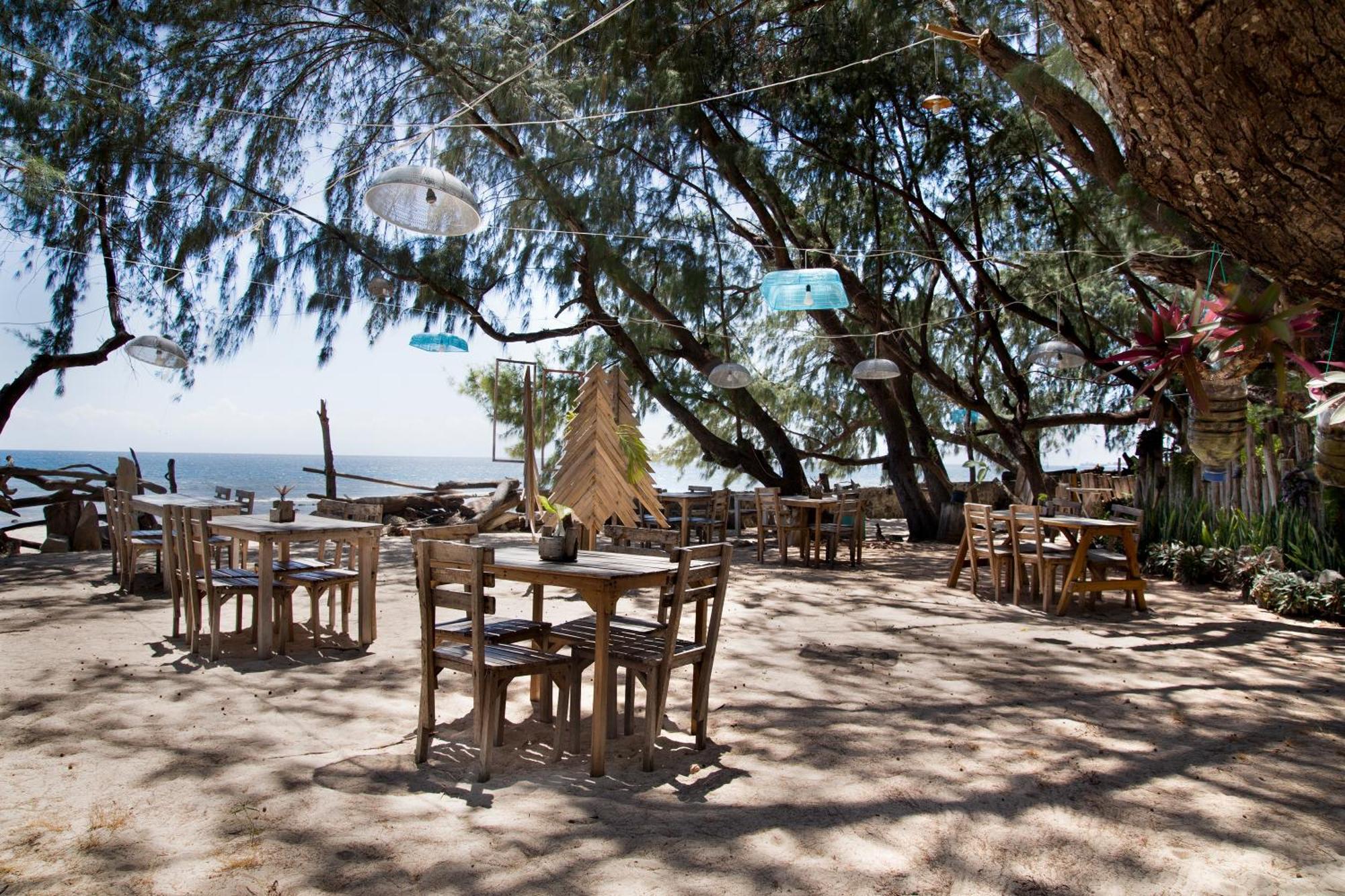 Cemara Beachfront Suite Mondu Εξωτερικό φωτογραφία